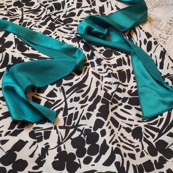 Ann Taylor Dresses & Skirts - Ann Taylor Beribboned Dress Size 10